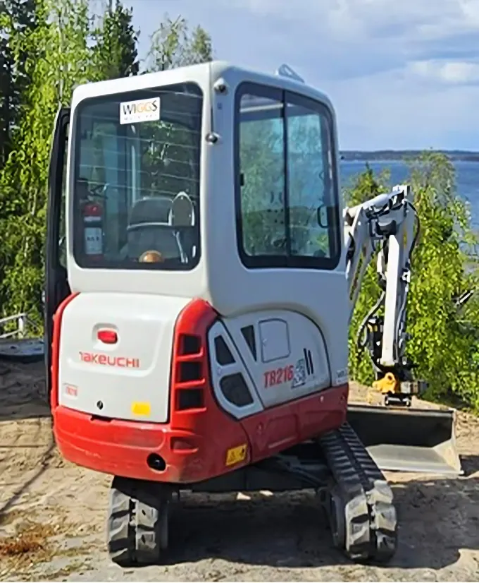 Home 14 Minireningsverk installerat på en tomt, visar hur Miljösanitet skapar hållbara avloppssystem för små och medelstora fastigheter